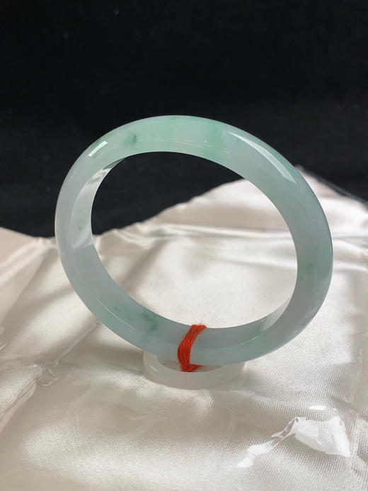 612588，57圈口，糯冰飘花贵妃手镯，飘甜绿花色，水头好，清爽秀气 商品图1