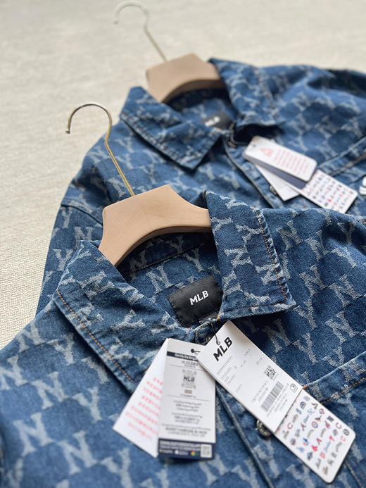 点此购买 MLB经典男女款老花满印牛仔衬衫夹克外套 LL 314171 商品图9
