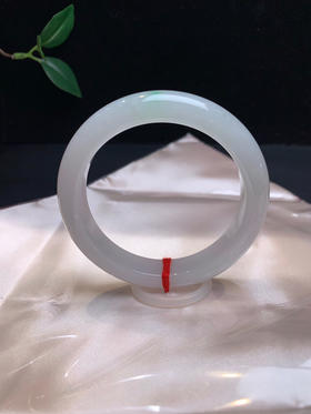 612583，57.5飘绿手镯，干净清新 带了一抹清新绿