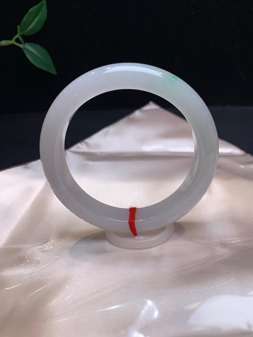 612583，57.5飘绿手镯，干净清新 带了一抹清新绿 商品图3