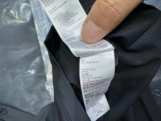 正品港版凯乐石 H8 速干长袖打底T恤

upf 50+ 紫外线阻隔率≥95%

腋下拼接裁剪 高强度运动贴合曲线

S M L XL XXL 黑色 

原价990港元 商品图4