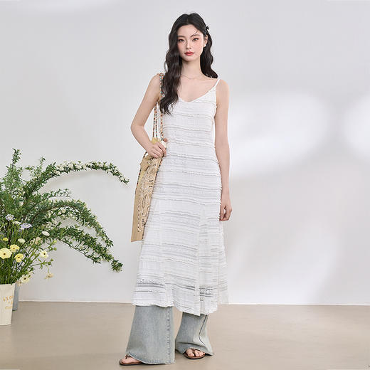 【肌理感蕾丝】经典优雅V领吊带连衣裙女春夏收腰长裙V0550120 商品图1