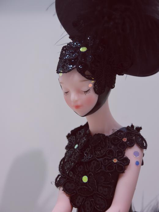 郭玲《夏娃》坐姿然女孩 商品图4