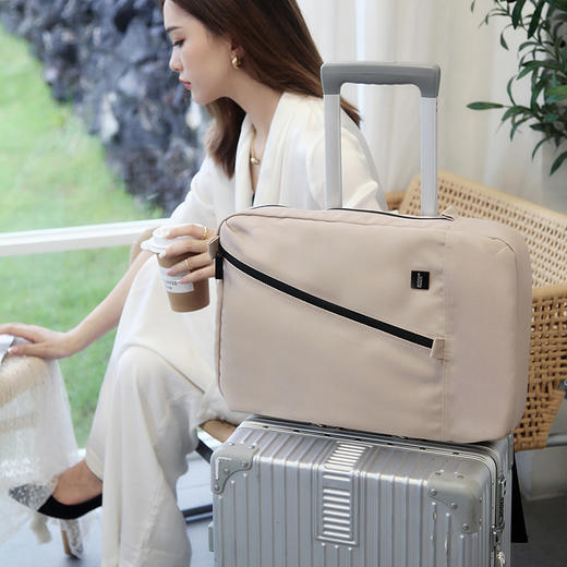 【自营】又见美物 轻商务时尚潮流环保RPET大容量休闲电脑背包旅行潮流 商品图3