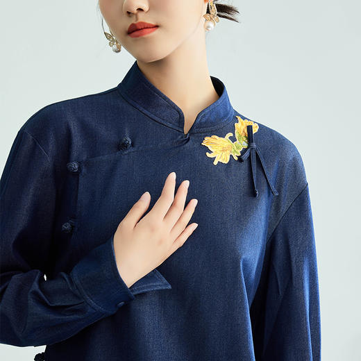 郭培线上成衣【“药”爱自己】佛手花刺绣斜襟中式开衫衬衫 商品图1