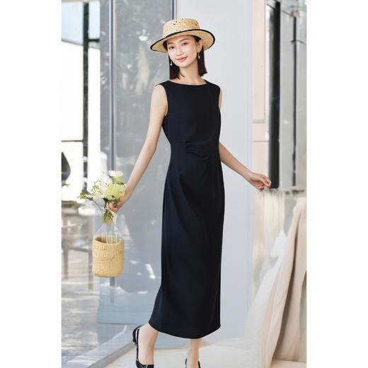 轻奢醋酸抽褶小黑裙 米思阳2025夏季新款法式一字肩收腰设计感无袖连衣裙6005 商品图4