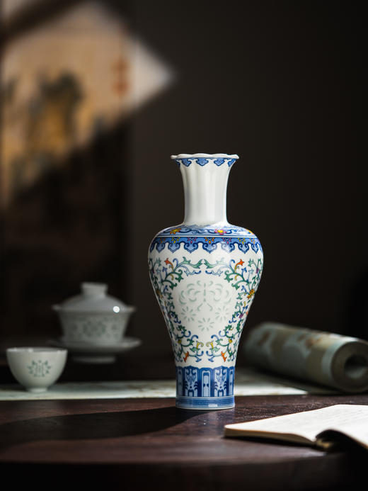 富玉景德镇陶瓷花瓶中式青花玲珑客厅插花高档家居摆件花蝶锦绣瓶 商品图1