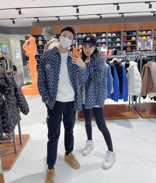 点此购买 MLB经典男女款老花满印牛仔衬衫夹克外套 LL 314171 商品图0