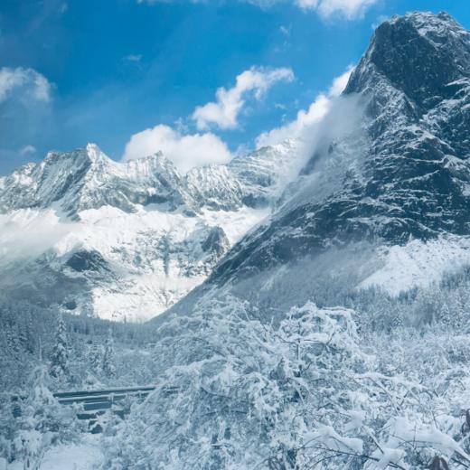 稻城5天 可选奔驰保姆车2-8人小团 骑马拍照体验+撒隆达祈福 打卡稻城亚丁/八郎生都/墨石公园/四姑娘山双桥沟/理塘 商品图5