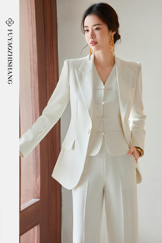 FUYAO扶摇 杏色西装外套女2025新款复古职业装盘扣新中式西服套装 商品图5