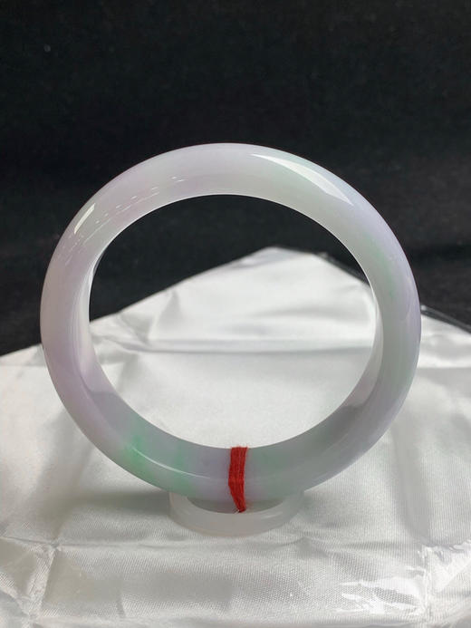 612586，58.5圈口，细糯春彩正圈平安镯，细糯有水，紫底飘绿 商品图3