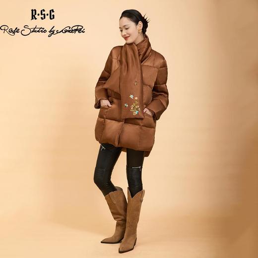 郭培成衣品牌精品系列暖意“绒绒”系列浆果花刺绣鹅绒服 商品图2