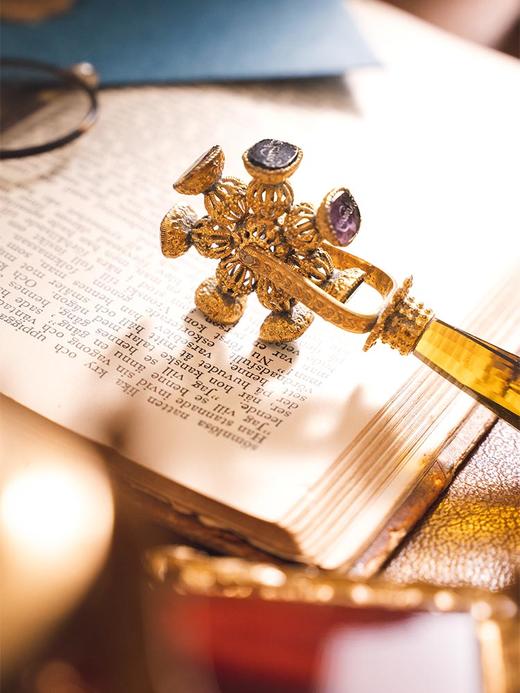 【已售】独角鹿西洋古董 19世纪法国出品烟晶手柄装饰铜鎏金精雕镶嵌星期主题七色硬石转轮式火漆印章 商品图2