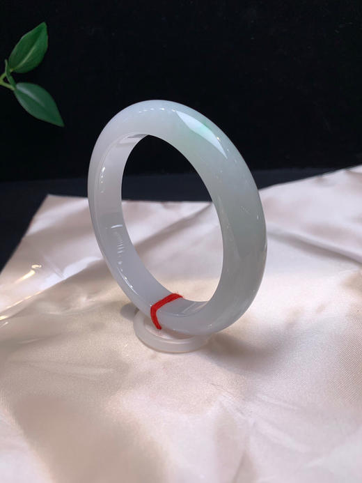 612583，57.5飘绿手镯，干净清新 带了一抹清新绿 商品图2