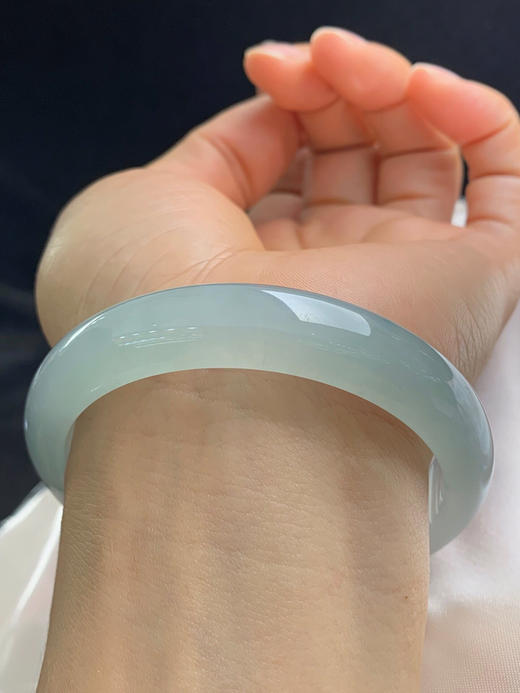 612591，58.7圈口，冰晴正圈平安镯，冰透起光，带星点色花，种老水足 商品图4