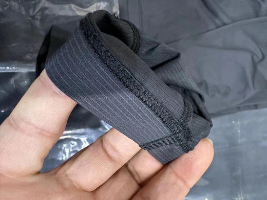 正品港版凯乐石 H8 速干长袖打底T恤

upf 50+ 紫外线阻隔率≥95%

腋下拼接裁剪 高强度运动贴合曲线

S M L XL XXL 黑色 

原价990港元 商品图8