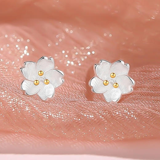 卡蒂罗/KADER 遇见桃花耳钉 在逃公主 新中式 花朵耳饰 精致大方 轻奢小众养耳洞睡觉免摘纯银配饰 商品图1