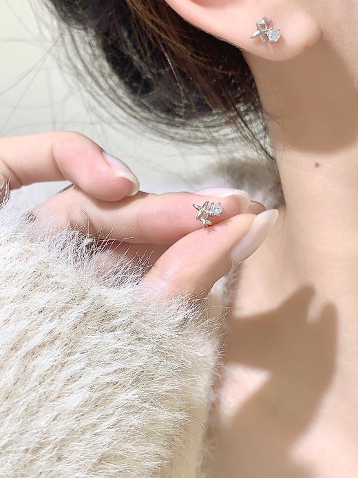 卡蒂罗/KADER 闪烁之星耳钉 闪耀星点璀璨四芒星轻奢小众简约百搭纯银耳饰 精致小巧灵动吸睛睡觉免摘配饰 商品图2