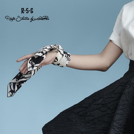 RSG郭培成衣品牌 优雅真丝方巾《优雅的沉淀》 商品图2