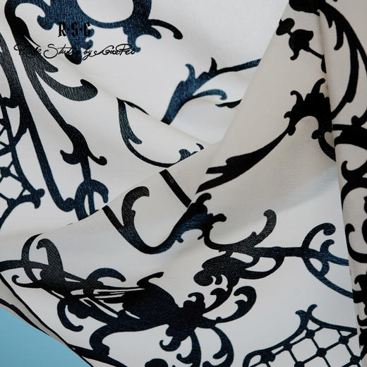 RSG郭培成衣品牌 优雅真丝方巾《优雅的沉淀》 商品图4