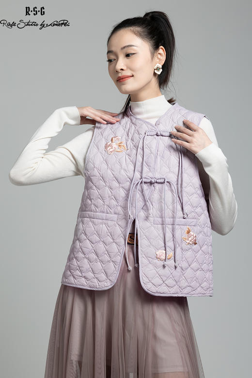 郭培成衣品牌新中式芙蓉刺绣绗缝薄款羽绒短款马甲 商品图5