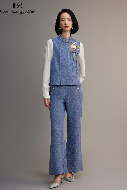 郭培成衣品牌【“药”爱自己】牛仔蓝印花新中式马甲套装 商品图5