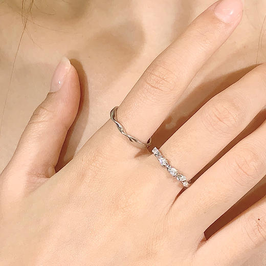 卡蒂罗/KADER 星蝶之梦闺蜜女戒 闪闪蝶舞招财蝴蝶简约时尚可调节单戒一只 璀璨星光闪耀星点开口配饰 商品图4