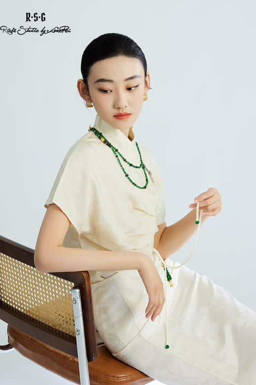 郭培成衣品牌精品系列斜襟搭扣褶皱上衣 商品图5