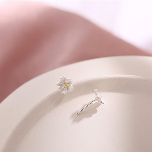 卡蒂罗/KADER 遇见桃花耳钉 在逃公主 新中式 花朵耳饰 精致大方 轻奢小众养耳洞睡觉免摘纯银配饰 商品图7