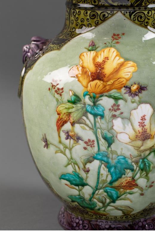 独角鹿西洋古董 19世纪法国陶艺大师Théodore Deck签名出品东方风格兽首双耳装饰繁花鸟蝶主题彩釉花瓶 商品图3