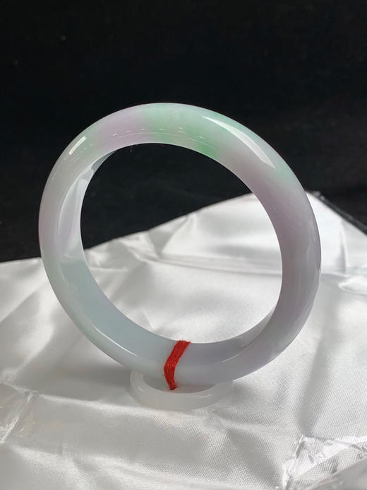 612586，58.5圈口，细糯春彩正圈平安镯，细糯有水，紫底飘绿 商品图2