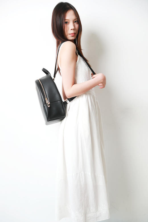 颜值已拉满，金属标双肩包。黑色+藏青色大容量学院风包包C040266 商品图12