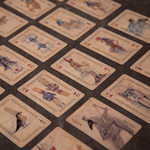 《莎草绘卷》礼盒珍藏版 |  满足你对古埃及的全部好奇！6大板块，600张水彩，再现金字塔、亡灵书、法老的国度 【加赠扑克、丝巾】 商品图6