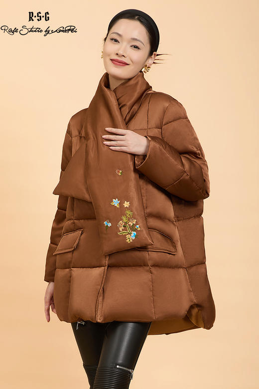 郭培成衣品牌精品系列暖意“绒绒”系列浆果花刺绣鹅绒服 商品图5