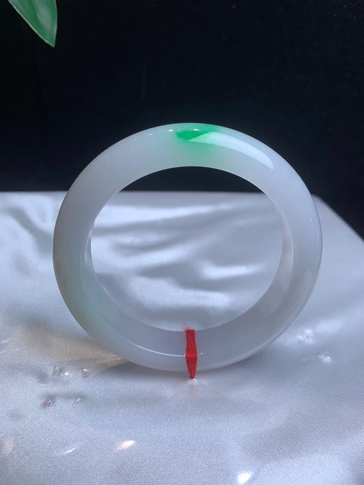 612584，55.2飘阳绿手镯，清新干净的白底，飘一抹阳绿色，清爽秀美 商品图4