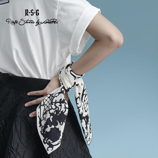 RSG郭培成衣品牌 优雅真丝方巾《优雅的沉淀》 商品图3