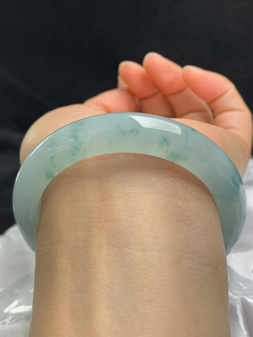 612592，56.2圈口，冰飘花正圈平安镯，冰蓝底色飘蓝花，种老水足，冰胶有光感 商品图4