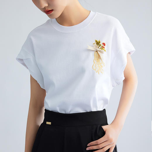郭培成衣品牌【“药”爱自己】重工刺绣小飞袖圆领T恤上衣 商品图2