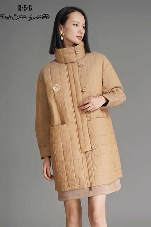 RSG2023郭培成衣品牌搭襟扣袢装饰绗格立领新中式休闲羽绒服 商品图5