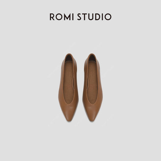 ROMI STUDIO“法式优雅”浅V口尖头平底焦糖棕一脚蹬皮鞋23AWS026 商品图1