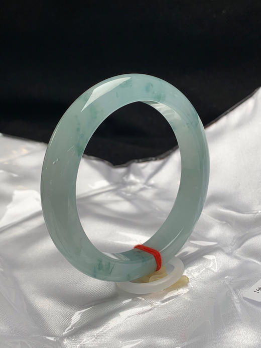 612592，56.2圈口，冰飘花正圈平安镯，冰蓝底色飘蓝花，种老水足，冰胶有光感 商品图1