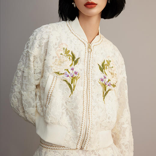 郭培成衣品牌【“药”爱自己】压花纹理刺绣雪莲花夹克半身裙套装 商品图2