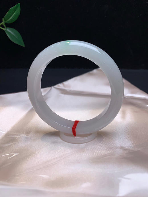 612583，57.5飘绿手镯，干净清新 带了一抹清新绿 商品图4