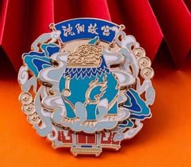 甪端金属旋转徽章