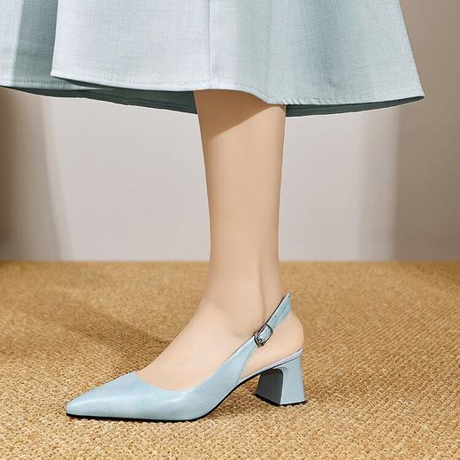 【预售5天】蓝色包头凉鞋女粗跟尖头一字带扣夏季新款舒适通勤气质后空高跟鞋JZX&L01-11 商品图3