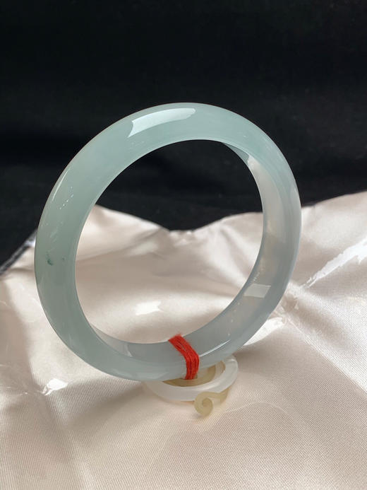 612591，58.7圈口，冰晴正圈平安镯，冰透起光，带星点色花，种老水足 商品图1