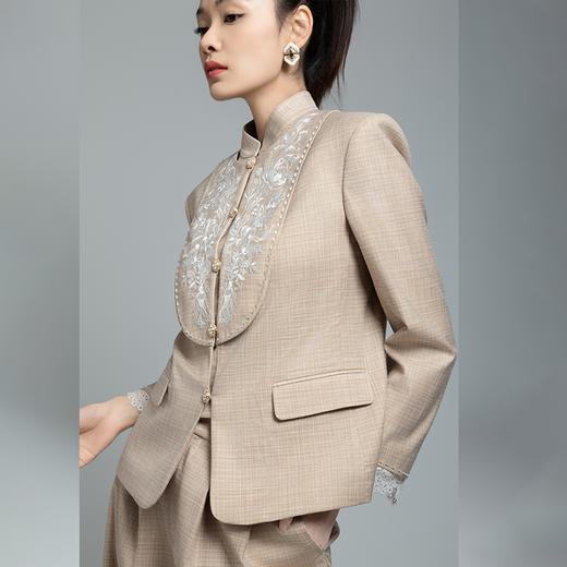 郭培成衣品牌【“药”爱自己】高级灰刺绣对襟立领西服套装 商品图4