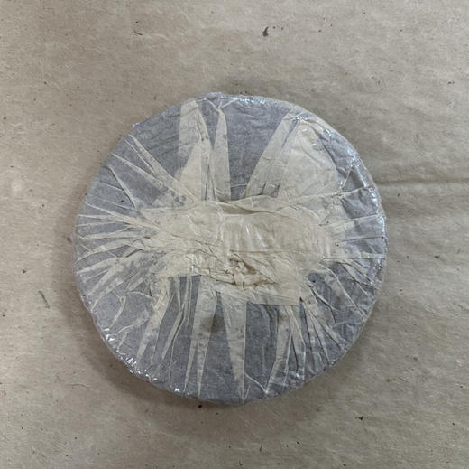 仅余2片！市场价4万一片以上！2000年普洱茶生茶 老班章大白菜青饼357克七子饼 商品图1