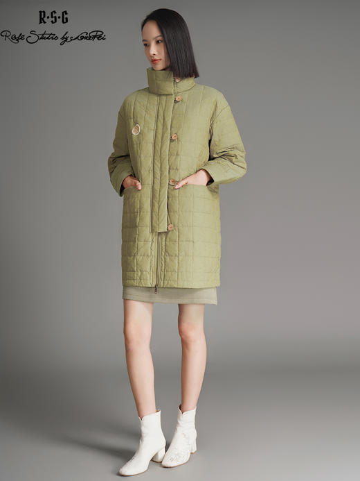 RSG2023郭培成衣品牌搭襟扣袢装饰绗格立领新中式休闲羽绒服 商品图3
