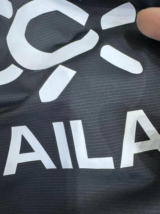 正品港版凯乐石 H8 速干长袖打底T恤

upf 50+ 紫外线阻隔率≥95%

腋下拼接裁剪 高强度运动贴合曲线

S M L XL XXL 黑色 

原价990港元 商品图2